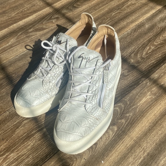 Giuseppe Zanotti - Picture 7 of 11